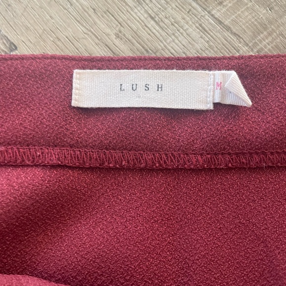 Lush Scalloped MINI Burgundy Skirt size Medium EUC | A-Line Scalloped Hem - Picture 5 of 8